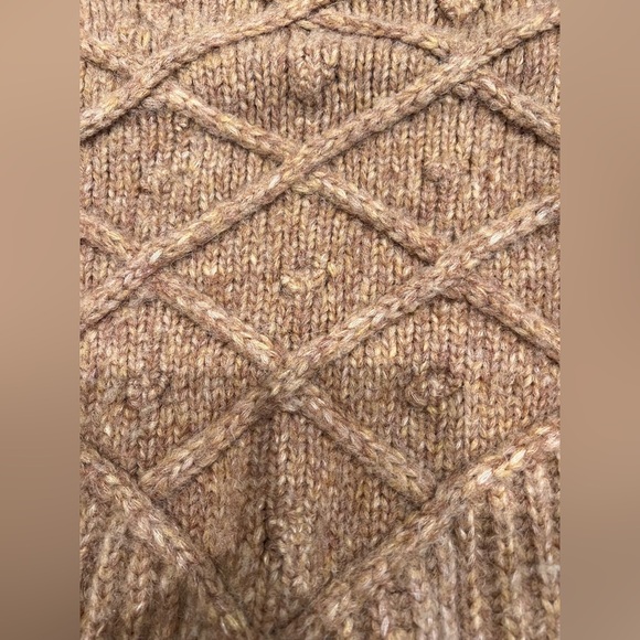 🔥🔥Lunya Chunky Alpaca Cable Knit Sweater. Size. M - Picture 9 of 13